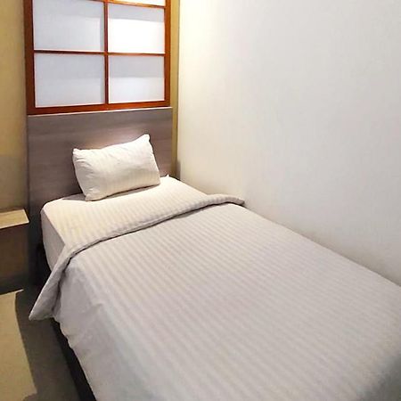 Twospaces Living At Maximus Inn Palembang Extérieur photo