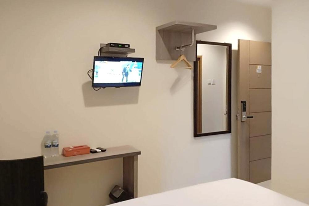 Twospaces Living At Maximus Inn Palembang Extérieur photo